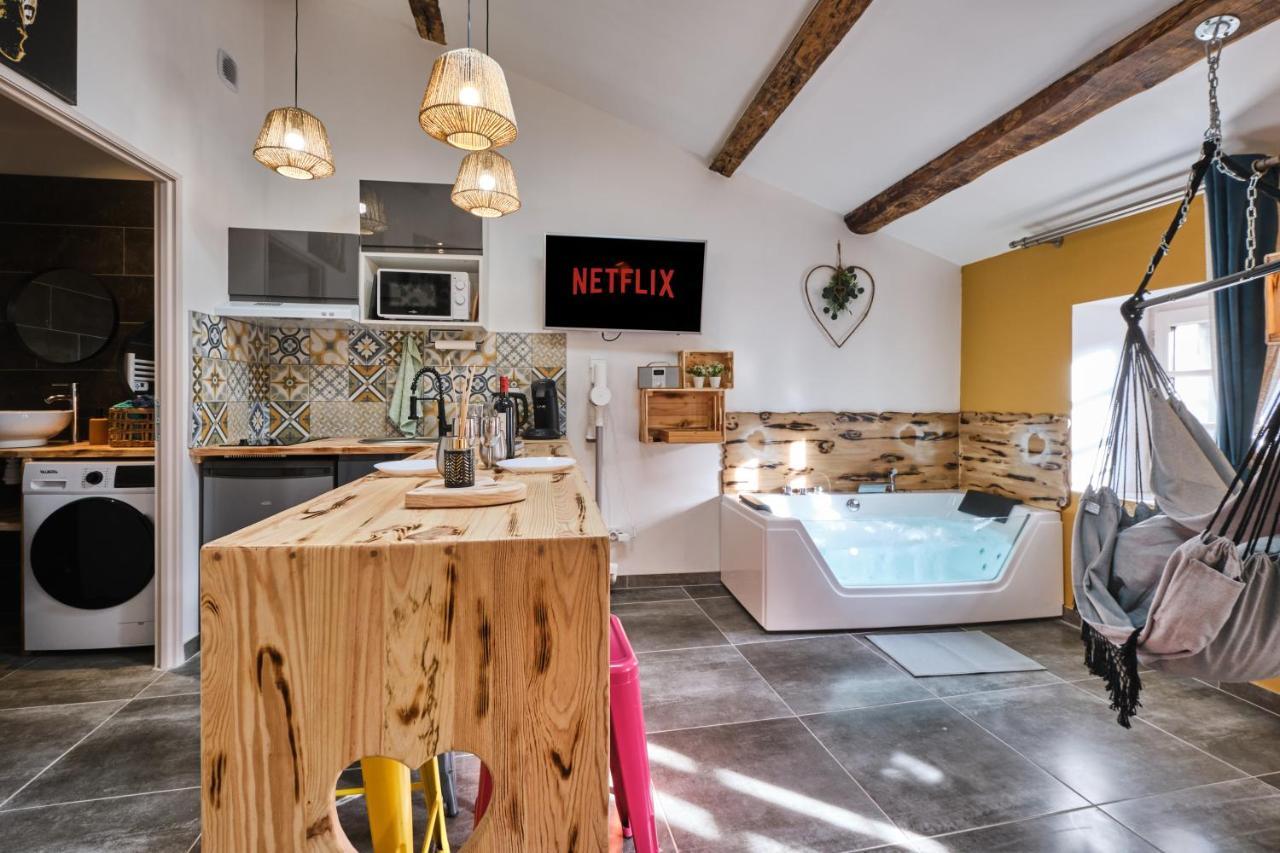 Place Carnot - Studio Tout Equipe Avec Jacuzzi Proche Toutes Commodites Каркассонн Екстер'єр фото