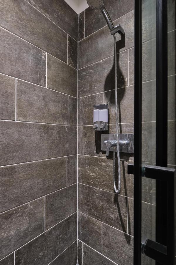 Place Carnot - Studio Tout Equipe Avec Jacuzzi Proche Toutes Commodites Каркассонн Екстер'єр фото