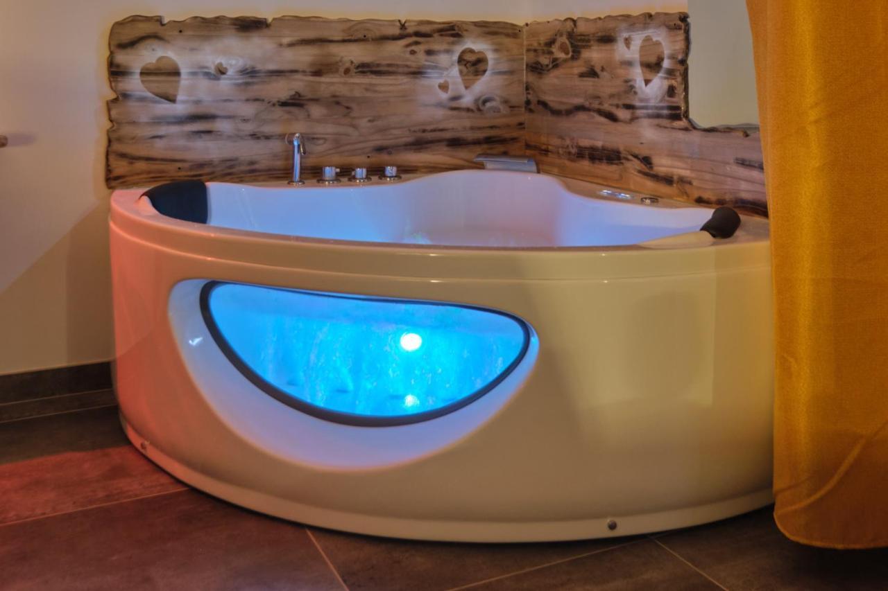 Place Carnot - Studio Tout Equipe Avec Jacuzzi Proche Toutes Commodites Каркассонн Екстер'єр фото