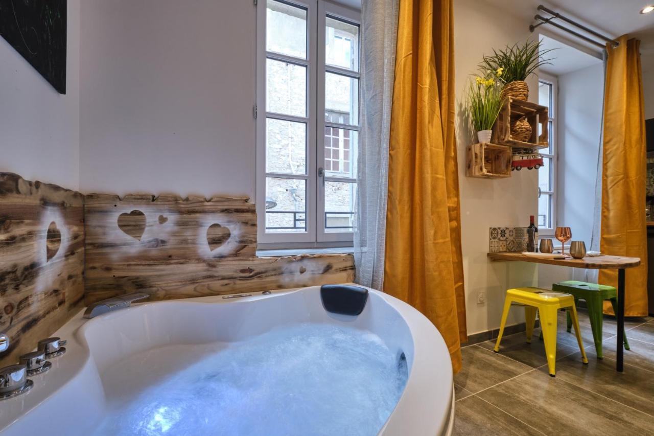 Place Carnot - Studio Tout Equipe Avec Jacuzzi Proche Toutes Commodites Каркассонн Екстер'єр фото