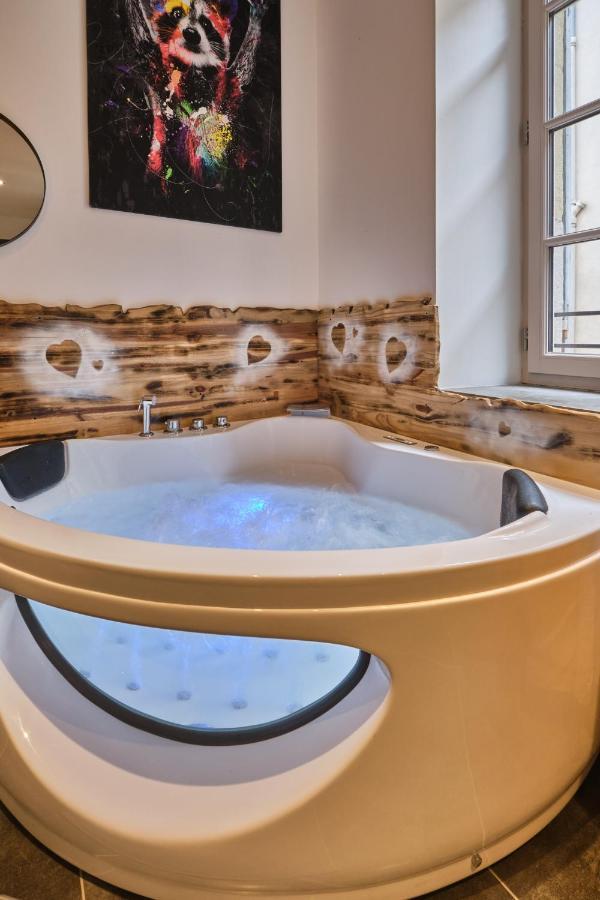Place Carnot - Studio Tout Equipe Avec Jacuzzi Proche Toutes Commodites Каркассонн Екстер'єр фото