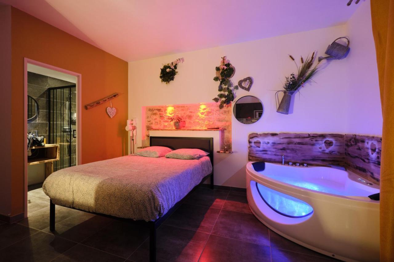Place Carnot - Studio Tout Equipe Avec Jacuzzi Proche Toutes Commodites Каркассонн Екстер'єр фото